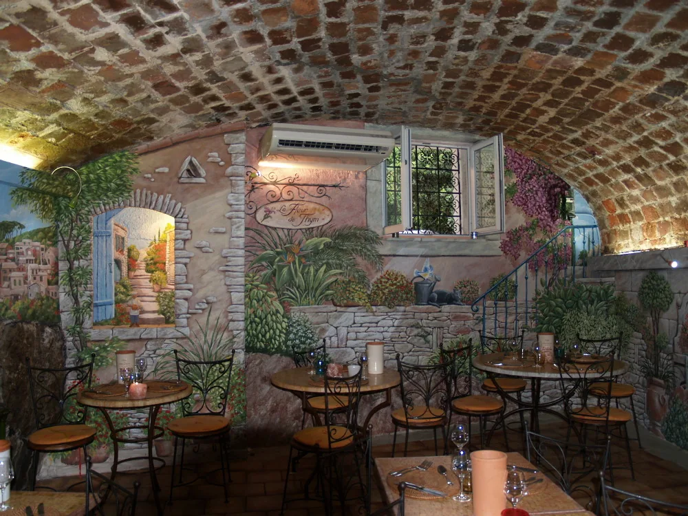 nouveaux decor peint à la main par l'artiste peintre "alanpeo" la "fleurdethym" Bormes les mimosas 