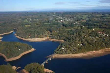 Lac de Marcillac-la-Croisille à Marcillac-la-Croisille, Corrèze (19)