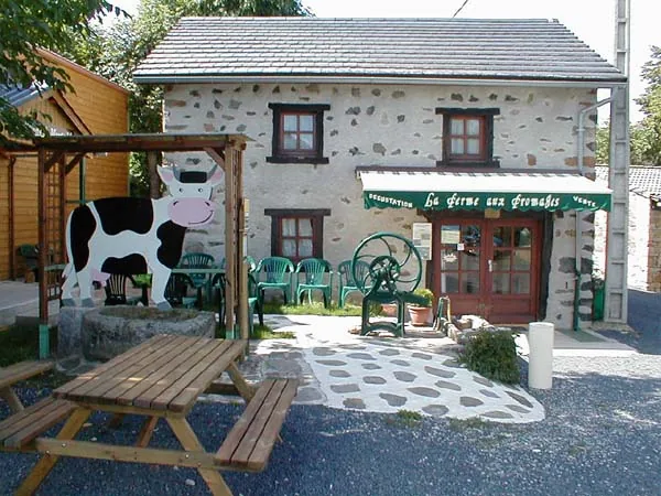 La Ferme aux Fromages à Loubaresse, Cantal (15)