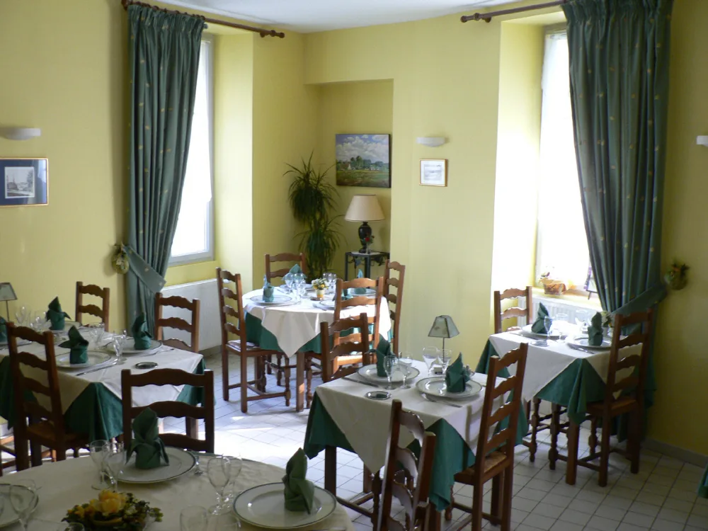 LE RELAIS DU CHEVAL BLANC à Beaumont-Pied-de-Boeuf, Sarthe (72)