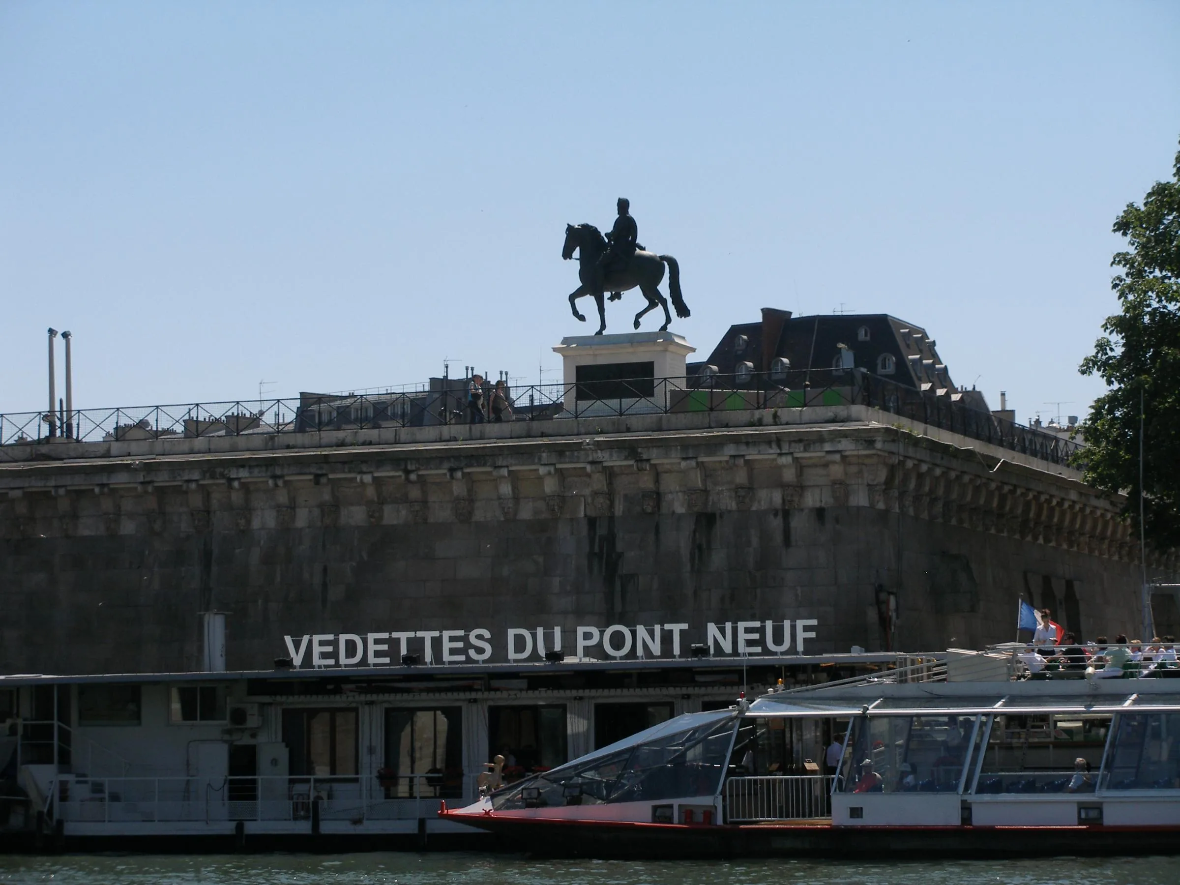Les Vedettes su Pont Neuf à Paris 1er (75)