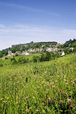 Le Rocher de Carlat à Vic-sur-Cère, Cantal (15)