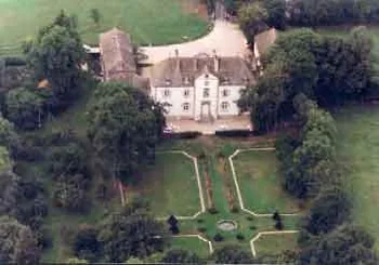 Le Château du Chassan à Faverolles, Cantal (15)