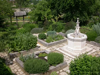 Le Jardin Médiéval à Tusson, Charente (16)