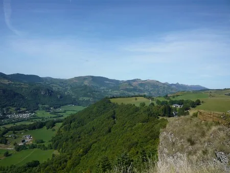 Le Rocher des Pendus à Vic-sur-Cère, Cantal (15)
