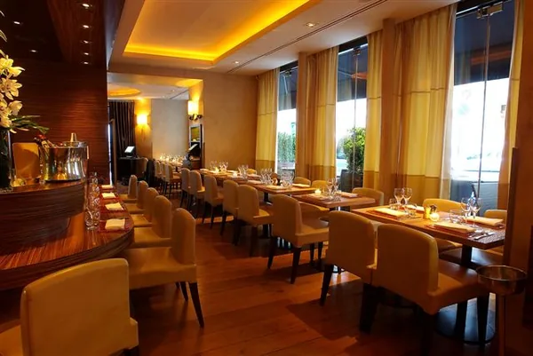 Le Cou de la Girafe à Paris 8e (75)
