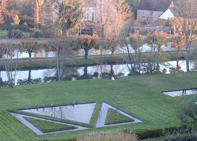 Les Jardins d'eau du Château de Châtillon à Châtillon-en-Bazois, Nièvre (58)