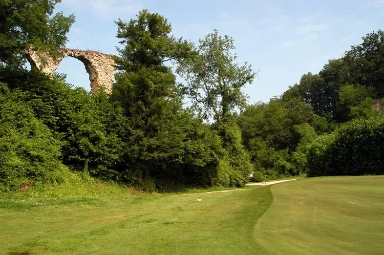 Le Golf Louis Rouyer à Saintes, Charente-Maritime (17)