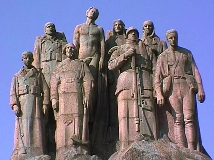 Les Fantômes de Paul Landowski à Oulchy-le-Château, Aisne (02)