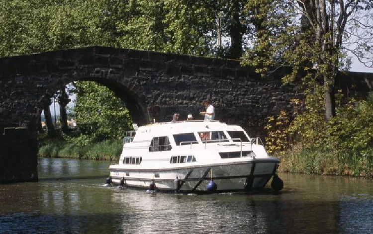 Location Bateaux Locaboat Holidays à Lutzelbourg, Moselle (57)