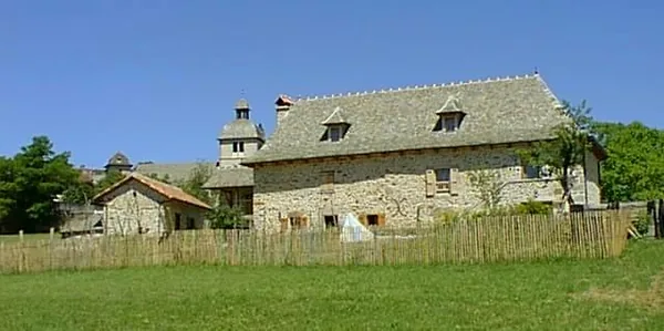 Maison de la Châtaigné à Mourjou, Cantal (15)