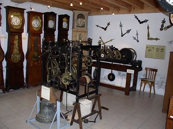 Maison des Horloges à Charroux, Allier (03)