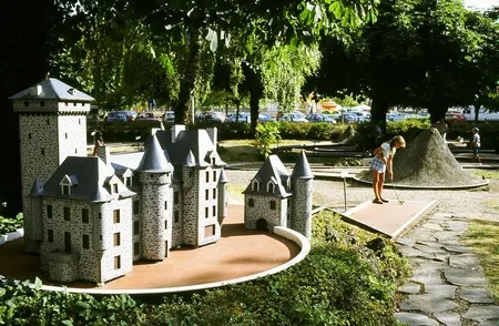 Mini Golf de Vic Sur Cere à Vic-sur-Cère, Cantal (15)