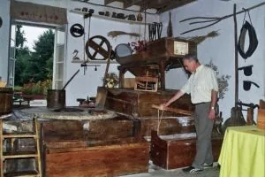 le meunier règle la mouture