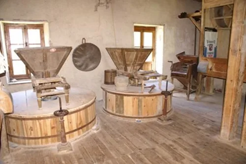 Moulin des Desniers à Charbonnières-les-Vieilles, Puy-de-Dôme (63)