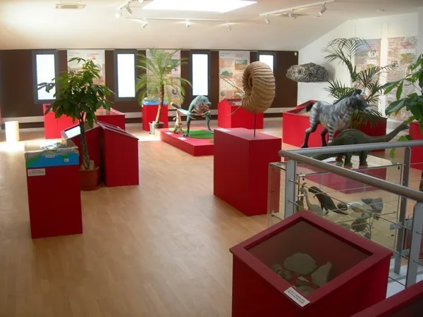 MUSÉE DE GÉOLOGIE ET D'ETHNOGRAPHIE à La Roque-d'Anthéron, Bouches-du-Rhône (13)
