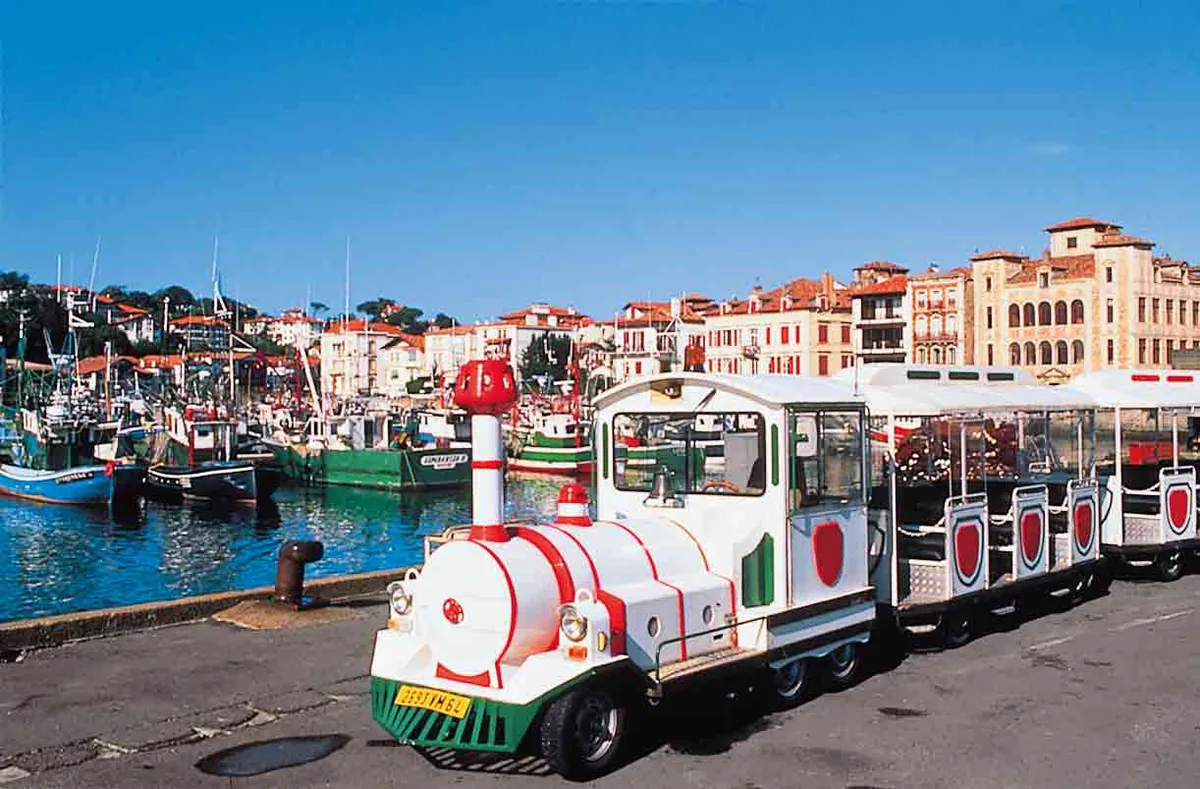 Petit Train Touristique à Saint-Jean-de-Luz, Pyrénées-Atlantiques (64)