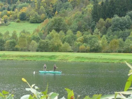 Pêche a la Mouche  a la Base de Loisirs du Lac de la Moselotte à Saulxures-sur-Moselotte, Vosges (88)