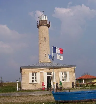 Phare de Richard et Musée Ostréicole de l'Estuaire à Jau-Dignac-et-Loirac, Gironde (33)
