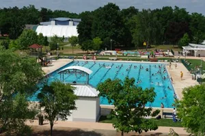 Piscine plein air à Bischwiller, Bas-Rhin (67)