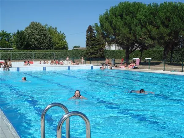 Piscine en plein air à La Couronne, Charente (16)