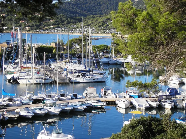 Port de Bormes-les-Mimosas à Bormes-les-Mimosas, Var (83)