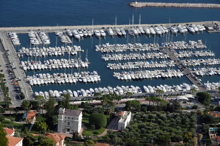 Port de Plaisance de Beaulieu-sur-Mer à Beaulieu-sur-Mer, Alpes-Maritimes (06)