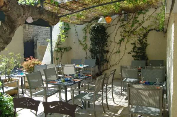 RESTAURANT LE 16 à Morières-lès-Avignon, Vaucluse (84)
