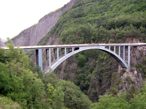 Saut à l'élastique au Pont de Ponsonnas à Ponsonnas, Isère (38)