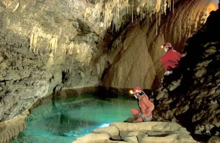 Spéléologie - Escapade Loisirs à Vallon-Pont-d'Arc, Ardèche (07)