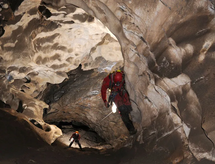 Spéléologie Explo à Berrias-et-Casteljau, Ardèche (07)
