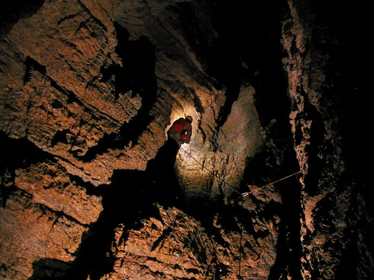 Spéléologie Ombre et Lumière à Les Assions, Ardèche (07)