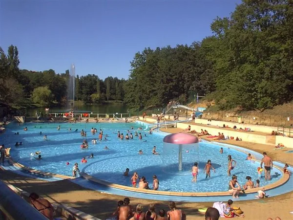 Terrain Multisports Lafrançaise à Lafrançaise, Tarn-et-Garonne (82)