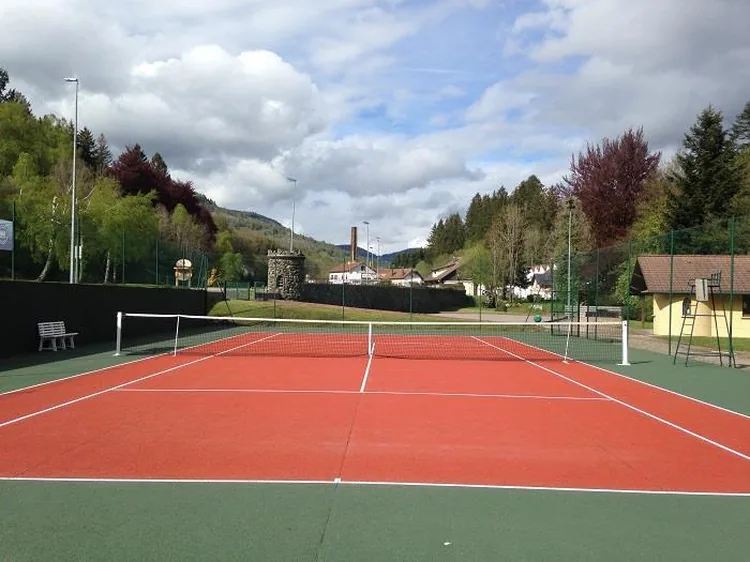Terrain de Tennis de Saint-Maurice-sur-Moselle à Saint-Maurice-sur-Moselle, Vosges (88)