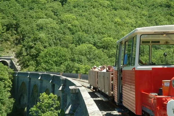 Train Touristique du Larzac à Sainte-Eulalie-de-Cernon, Aveyron (12)