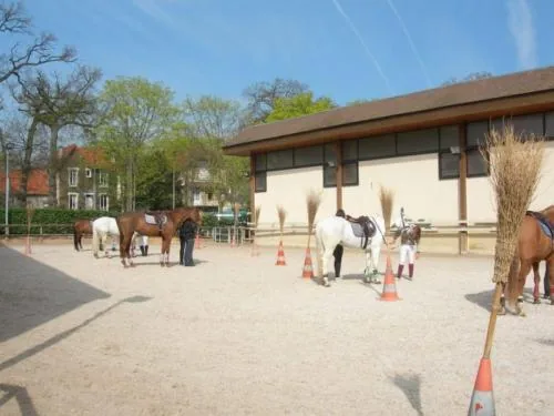Us Métro Equitation à Maisons-Laffitte, Yvelines (78)
