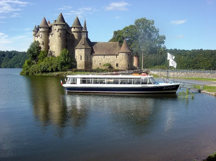 Vedettes panoramiques du lac de Bort à Bort-les-Orgues, Corrèze (19)