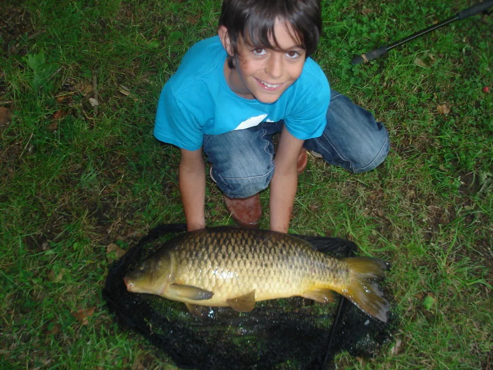 Pêche au feeder jeunes en eau douce