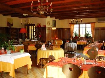 A L'ARBRE VERT - Restaurant LE CAVEAU