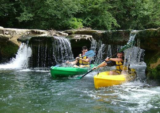 Canoë sur le Guiers avec Vertes Sensations