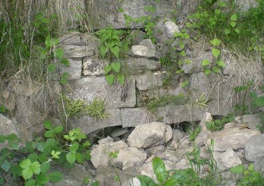 Grotte et Vestiges du Château de la Roche